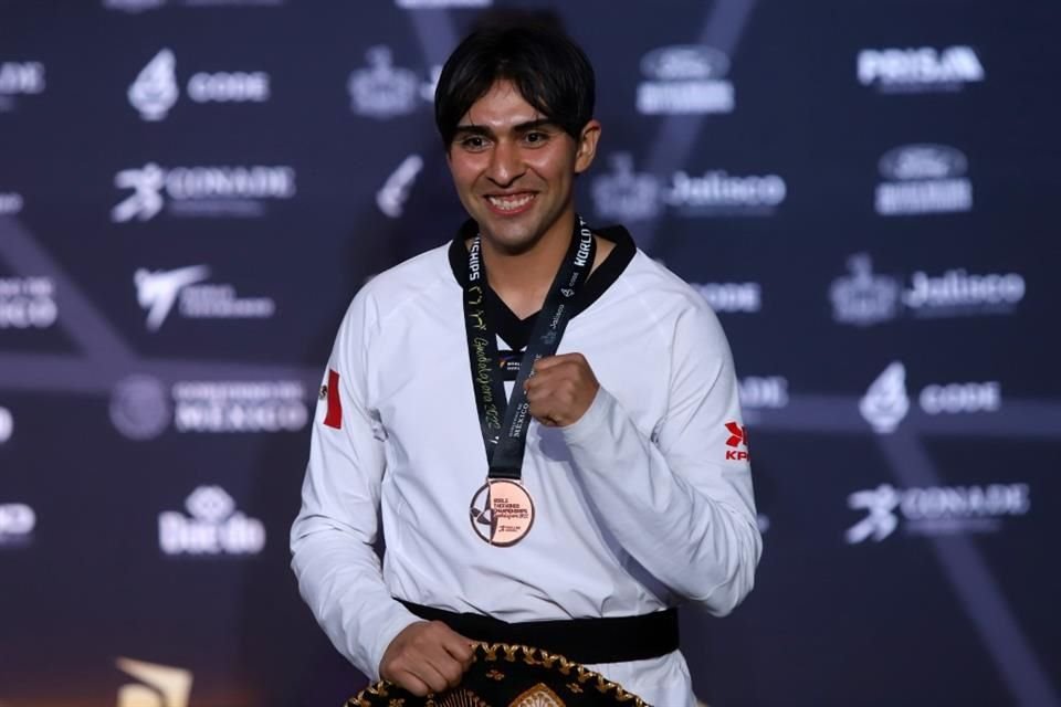 El atleta de 28 años le dio a México la primera medalla en el Campeonato Mundial de Taekwondo Guadalajara 2022 al quedarse con el bronce en su división de los -87 kilos.