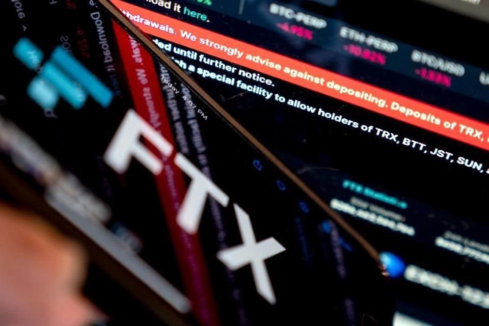 FTX se declaró en bancarrota el viernes en uno de los fracasos de criptomonedas más sonados, después de que operadores retiraron 6 mil millones de dólares de la plataforma en tres días.