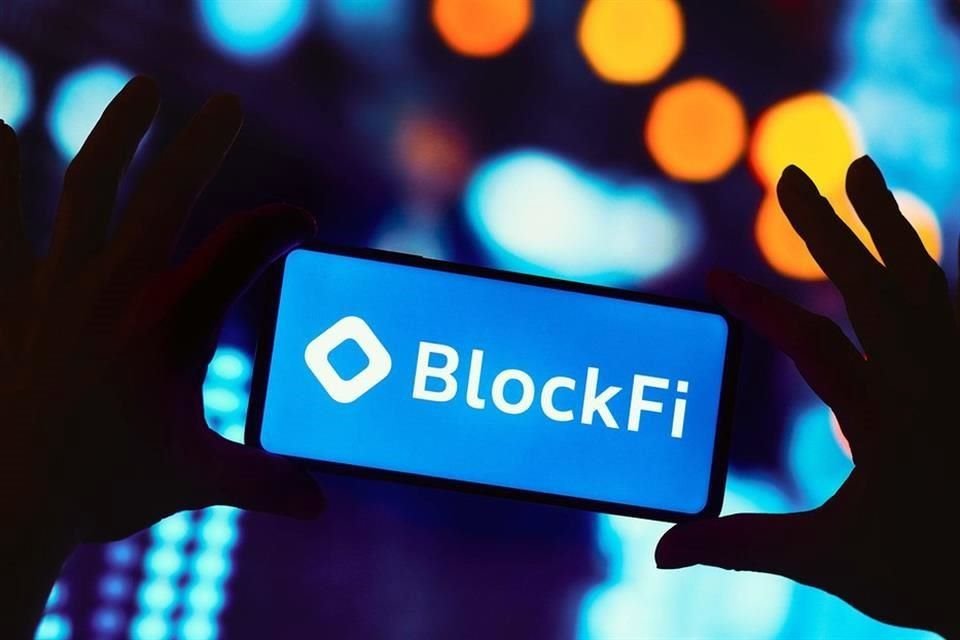 En julio, FTX US proporcionó a BlockFi una línea de crédito renovable de 400 millones de dólares, que incluía una opción para comprar la empresa.