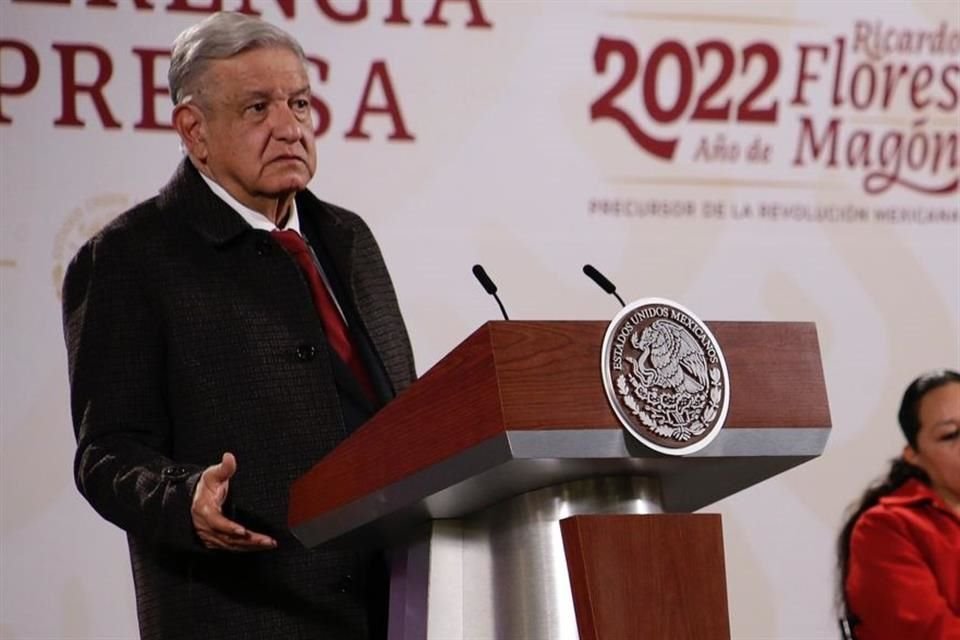 El Presidente en conferencia de prensa.