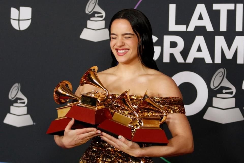 La cantante española Rosalía está sorpendida por su triunfo en los Latin Grammy al llevarse cuatro premios por su álbum 'Motomami'.