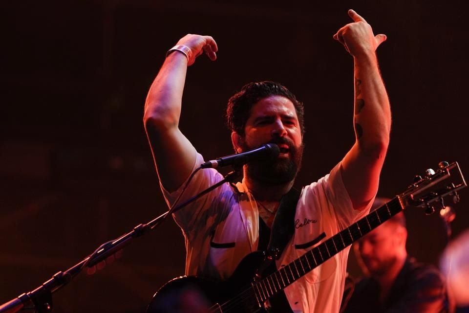 Yannis Philippakis de Foals.