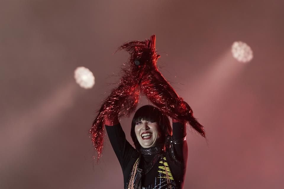 La agrupación neoyorquina, Yeah Yeah Yeahs, deleitó a sus fans con su presentación en el Corona Capital.