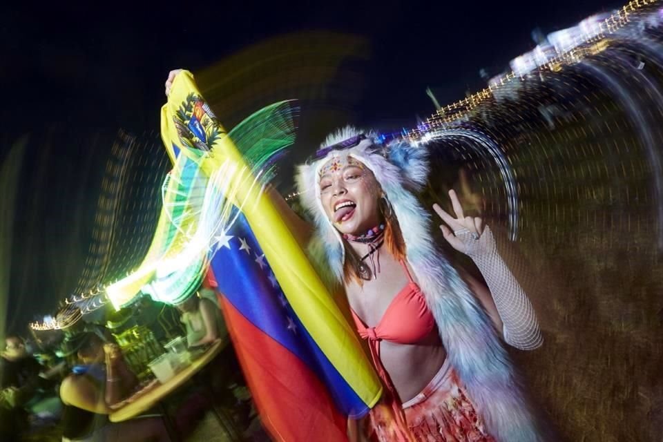 La parafernalia no sólo se vivió en el escenario, pues cientos de asistentes se transformaron para vivir la experiencia.