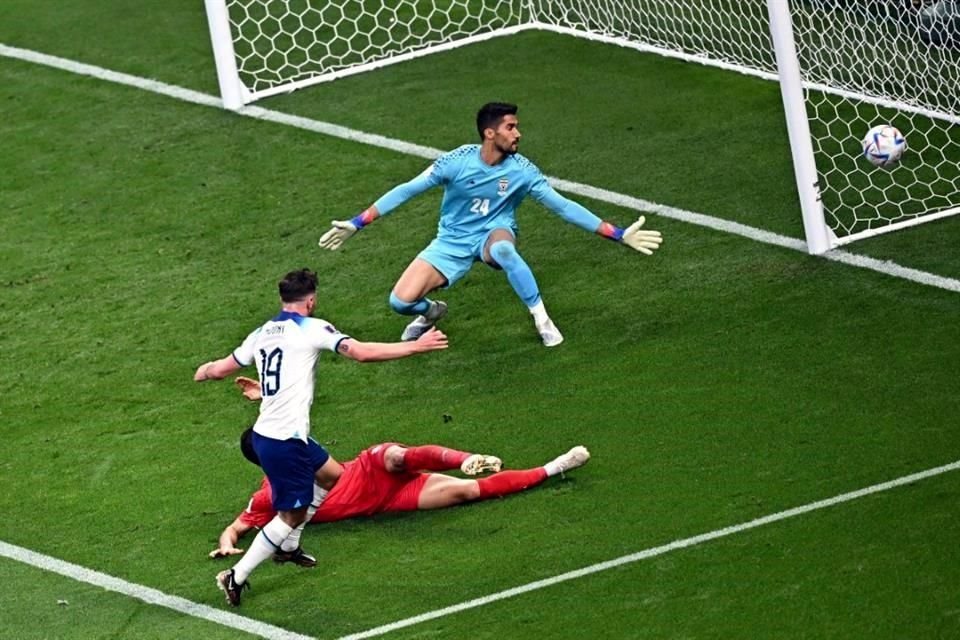 Así entró el balón a la portería en el primer gol de la tarde, cortesía dde Jude Bellingham.