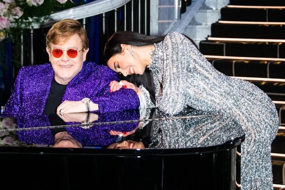 Elton John y Dua Lipa compartieron escenario durante la gira de despedida del astro de la música.