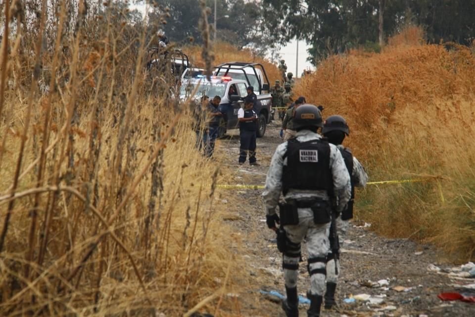 El hallazgo fue reportado cerca de las 9:30 horas, vecinos reportaron que había una persona tirada en un camino de terracería conocido como camino a Huexcomatlán.