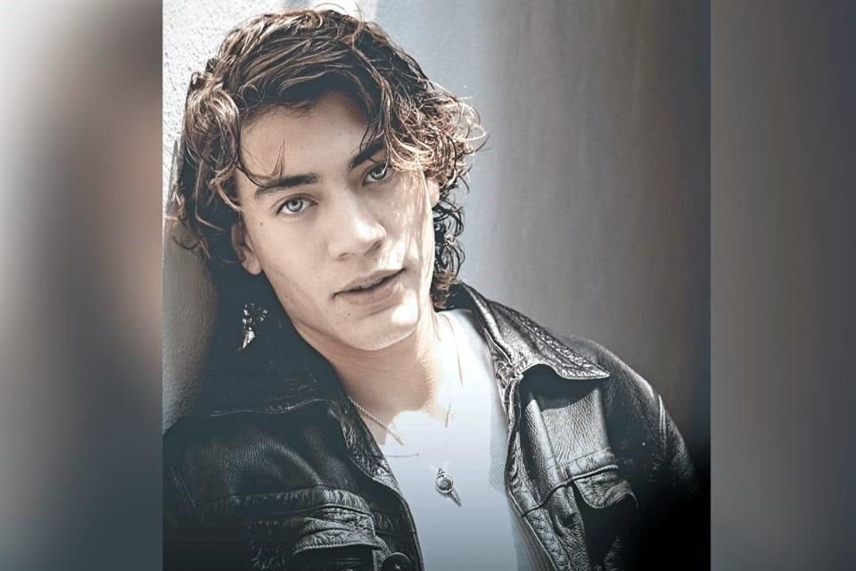 Actualmente el cantante promociona el tema 'Mala'.