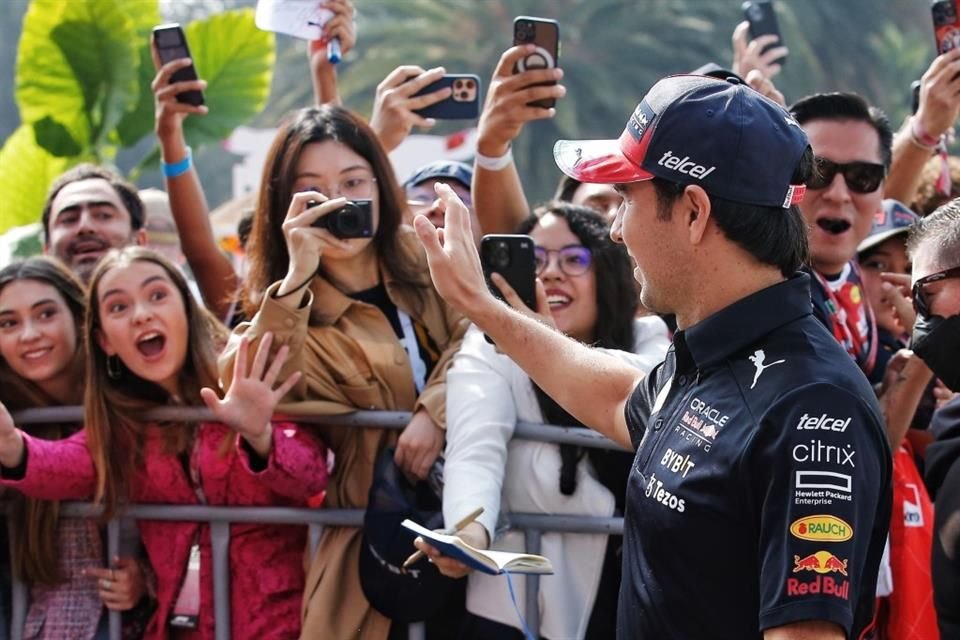 'Sólo les quiero decir que disfrutemos mucho estos próximos años, tengo mucho que agradecerles porque más allá del resultado sé que siempre cuento con todo su cariño y apoyo', dice Checo a sus fans.