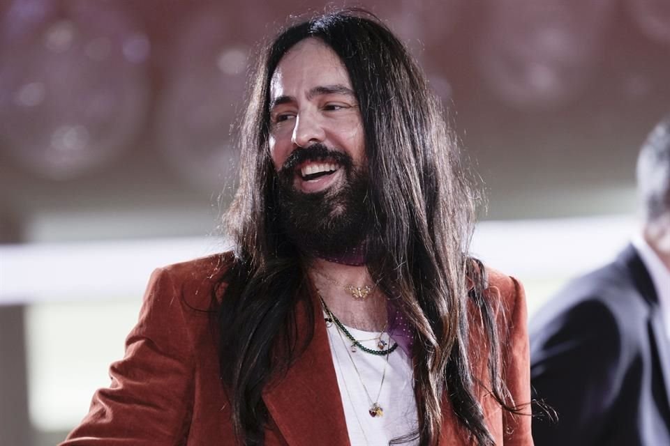 El diseñador italiano, Alessandro Michele, deja la dirección creativa de Gucci, según reportes.