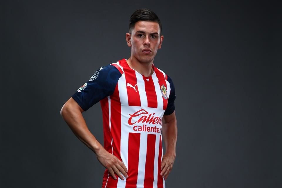 El mediocampista Eduardo Torres buscará regresar a la titularidad con las Chivas.