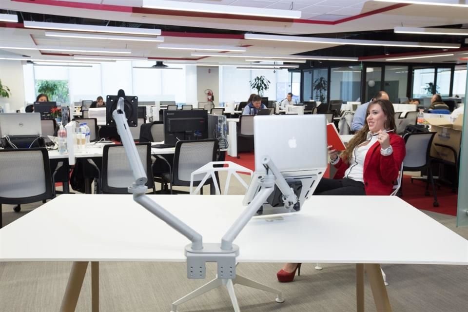 Aunque en muchas empresas es costumbre 'juntar' dos o más periodos de vacaciones, en caso de que el empleador se niegue a hacerlo, está en su derecho.