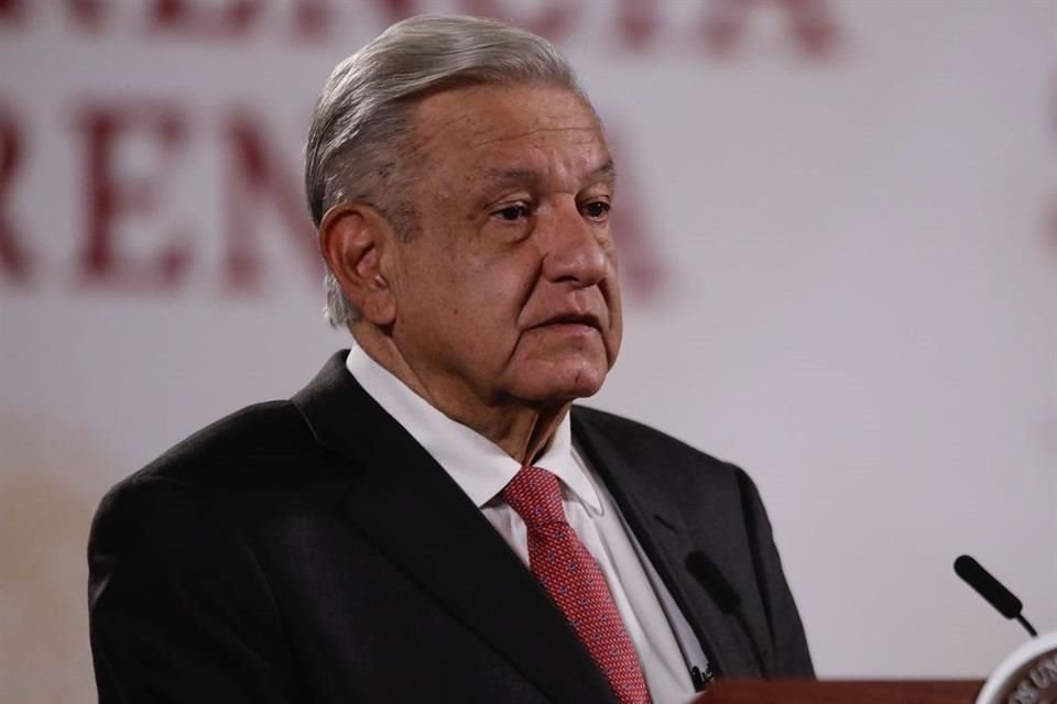 El Presidente en conferencia de prensa.