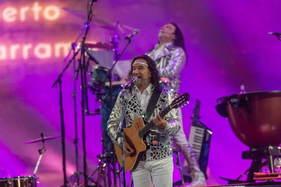 La voz de Marco Antonio Solís volvió a enamorar a sus seguidores.