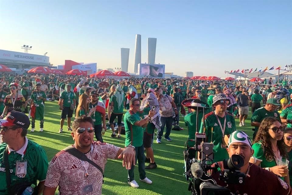 El MexiHouse se encuentra ubicado a un costado del mar de Doha, cerca del Estadio Lusail.