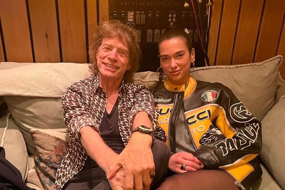 Dua Lipa y Mick Jagger compartieron una foto juntos desde un estudio, provocando rumores sobre una posible colaboración