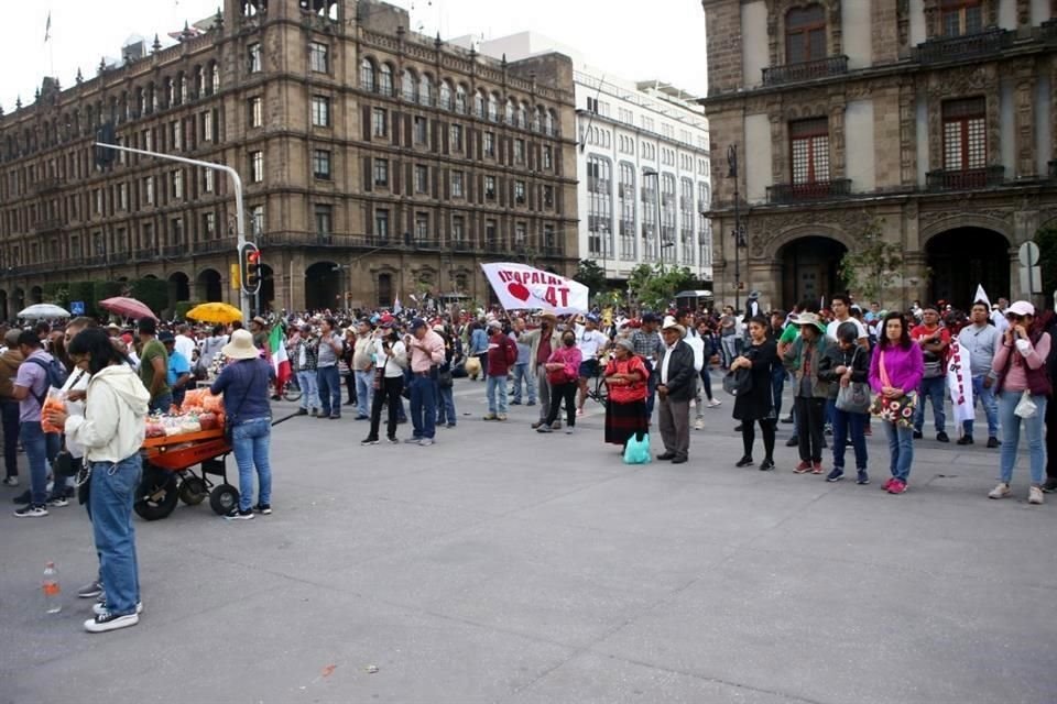 Mientras AMLO hablaba, la porción sur de la Plaza de la Constitución mostraba amplias zonas vacías.