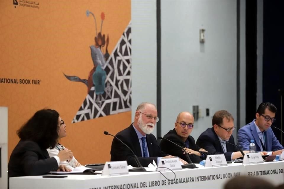 Panelistas en el homenaje a Carlos Fuentes en la FIL.