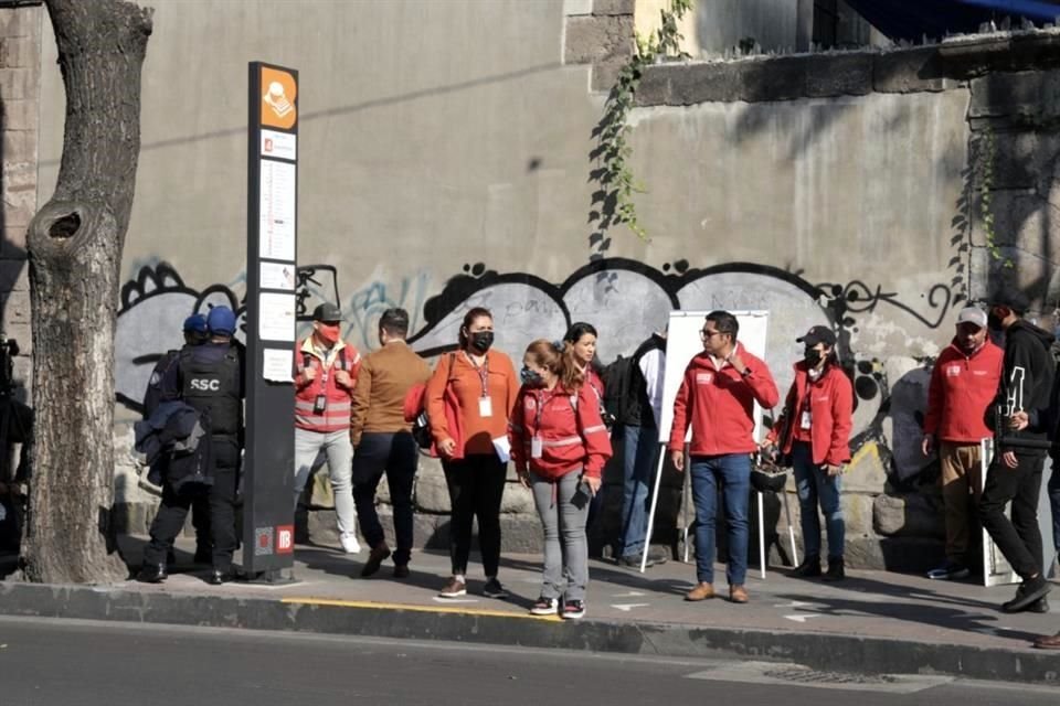 Transportistas del Corredor Avenida 8 aseguran que la Línea 4 de Metrobús podría atentar económicamente contra su labor.