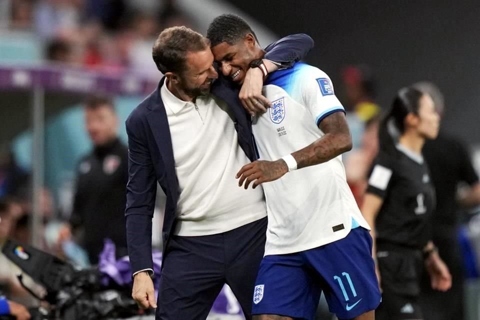 Marcus Rashford anotó un doblete en la goleada de Inglaterra sobre Gales.