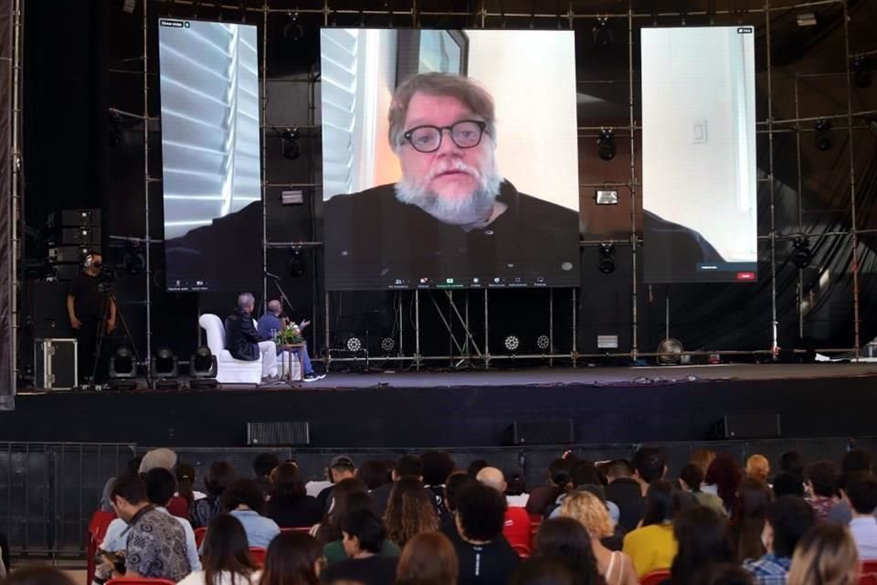 Presentación del libro Pinocho de la película de Guillermo del Toro, en el marco de la FIL.