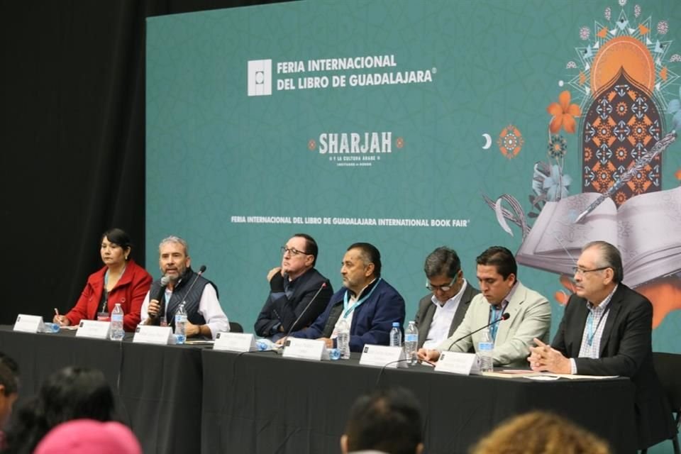 Especialistas participaron en la conferencia 'El presupuesto de las universidades públicas estatales y el reto de los sindicatos universitarios', ocurrido en la FIL.