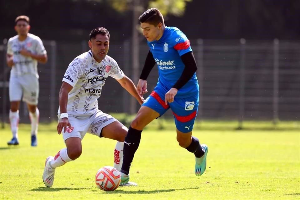 Las Chivas de Veljko Paunovic se impusieron 2-0 al Necaxa en un duelo amistoso celebrado esta mañana en las instalaciones de Verde Valle.