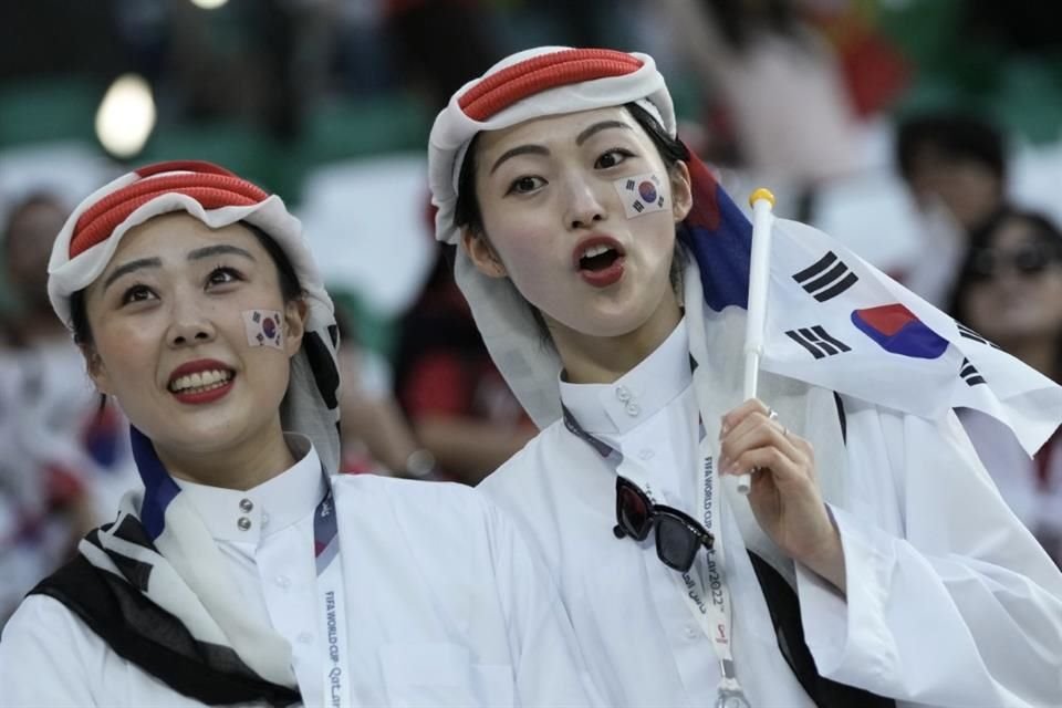 Los aficionados de Corea del Sur en la tribuna.