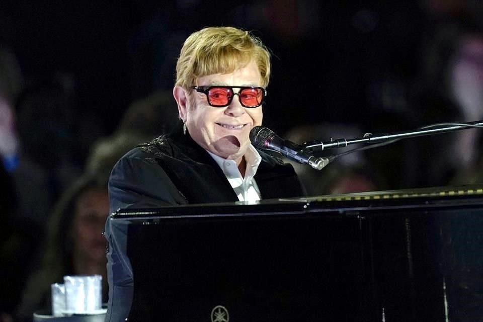 Elton John encabezará Glastonbury en el último concierto en Reino Unido de su gira de despedida.