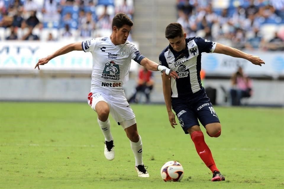 Los Rayados buscaron irse al frente pronto, pero Pachuca no lo permitió.