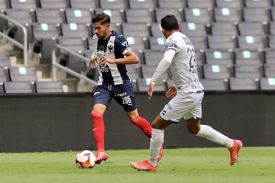 Los Rayados buscaron irse al frente pronto, pero Pachuca no lo permitió.