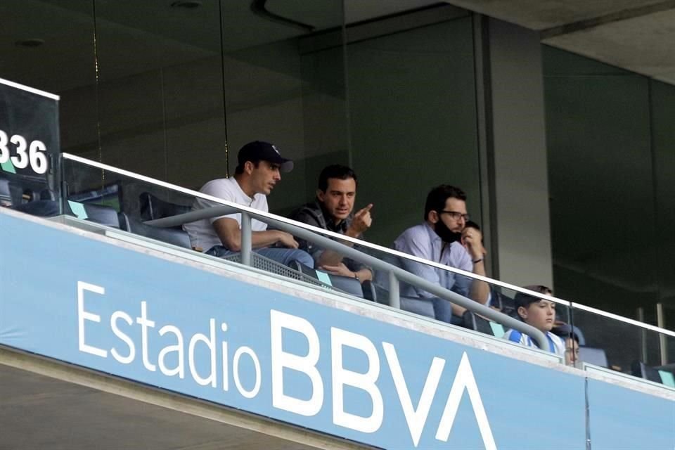 Luis Pérez, ex jugador de Rayados, estuvo en el Estadio BBVA.