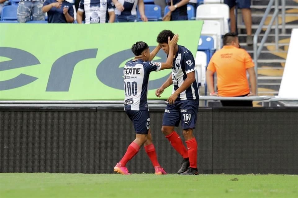 Fue hasta los tiempos extra cuando el joven de 17 años Edgar Castro hizo el 2-1 que le dio el título a Rayados.