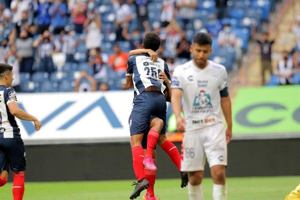 Fue hasta los tiempos extra cuando el joven de 17 años Edgar Castro hizo el 2-1 que le dio el título a Rayados.