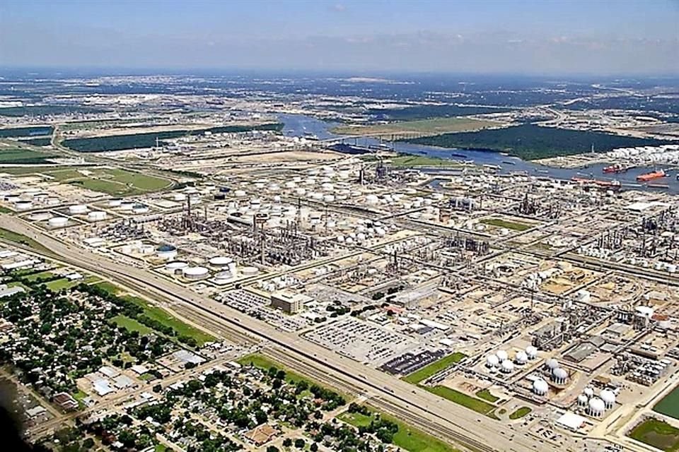 Por 596 millones de dólares, Pemex acordó la compra de la refinería Deer Park, en Texas.