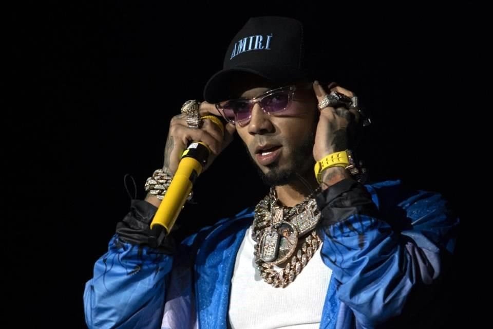 Anuel AA y J Balvin tuvieron problemas en el aterrizaje de sus aeronaves debido al mal tiempo en Monterrey; pero salieron ilesos.
