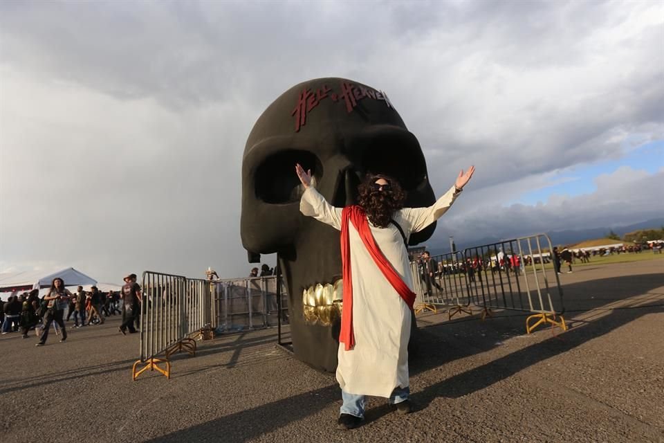 Valeria Solís, fiel seguidora de Slipknot y Judas Priest, rindió homenaje a la segunda banda con un cosplay de Jesús de Nazareno rockstar.