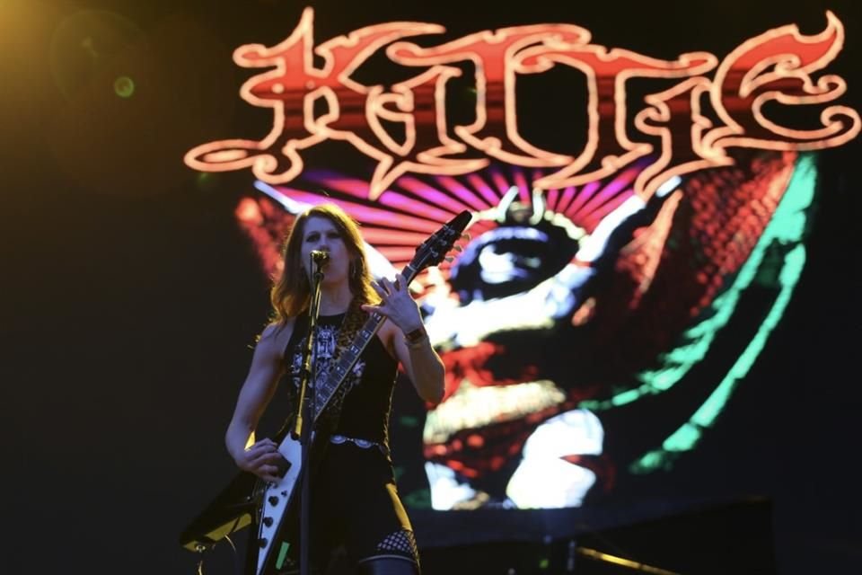 Kittie, la banda de Groove Metal se presentó en el Heaven Stage.