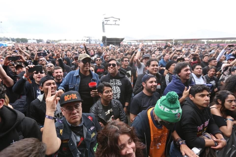 La gente estuvo animada durante la presentación de illNiño.