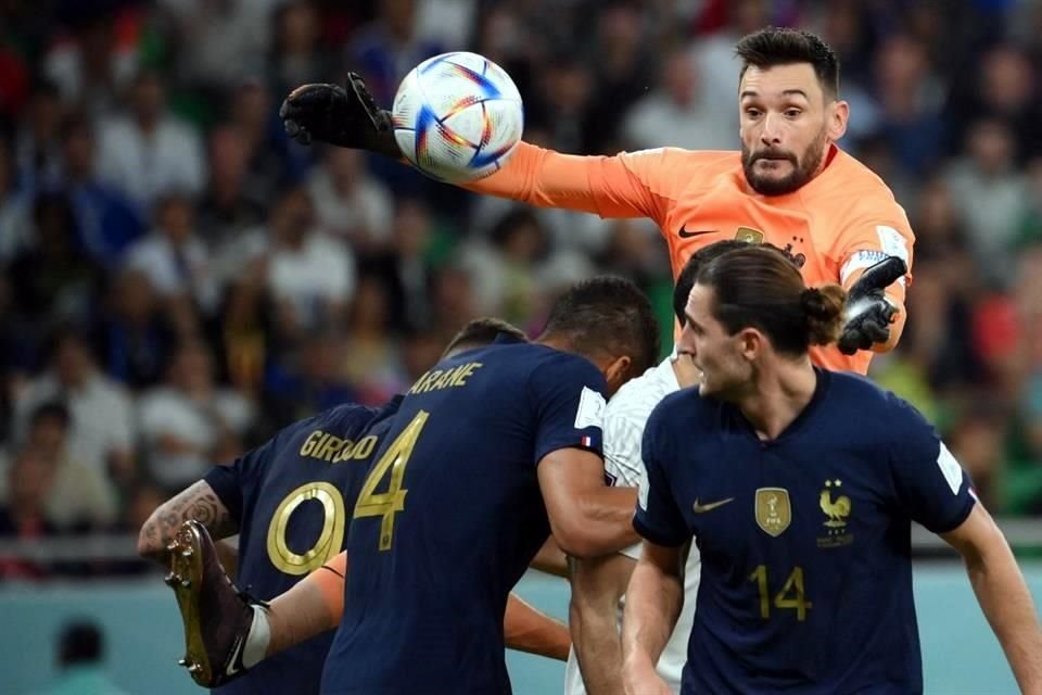 El arquero Hugo Lloris llegó a 142 partidos con Francia, igualando a Lilian Thuram como los jugadores con más internacionalidades.