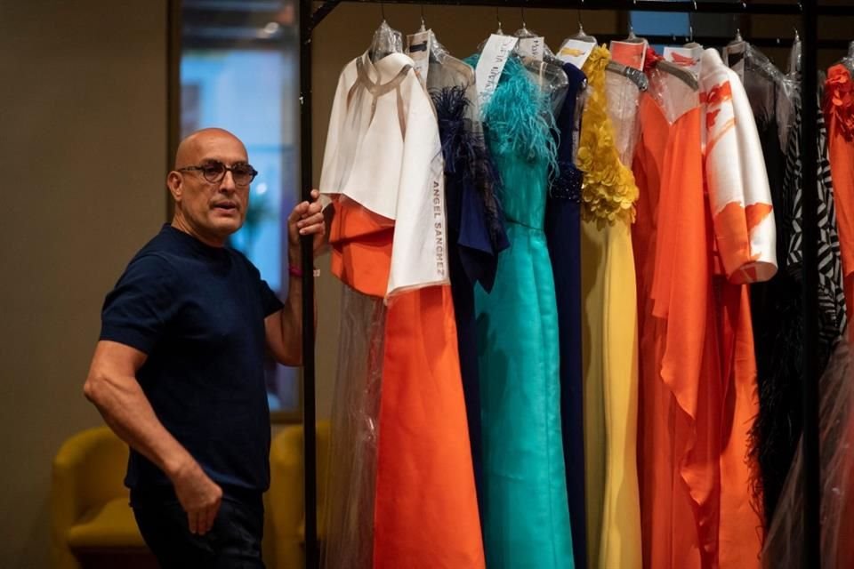 El diseñador Ángel Sánchez sacó su colección para cerrar con broche de oro la pasarela de la Semana de la  Moda