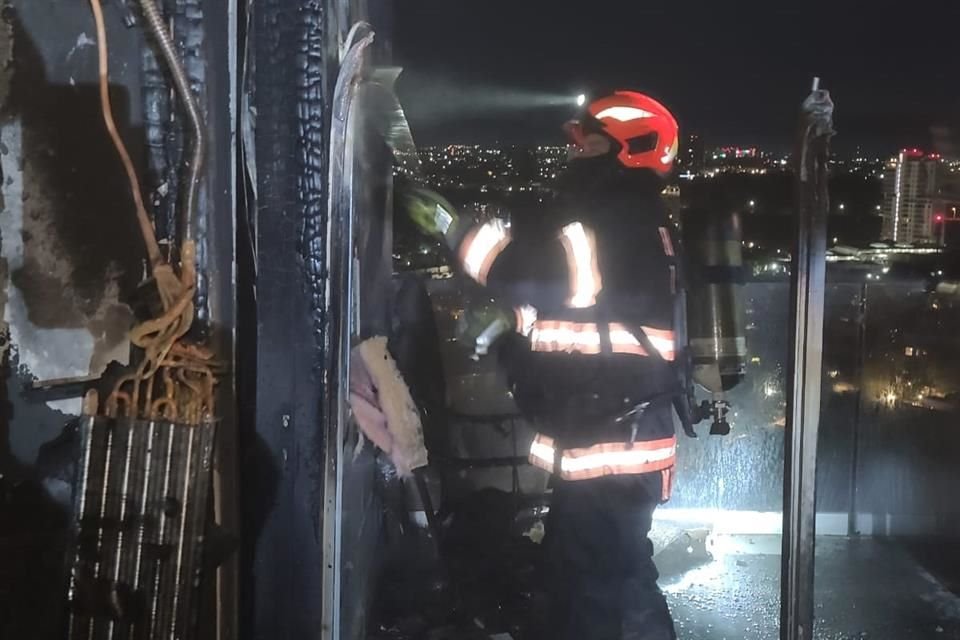 El caso se registró en una torre de 29 pisos con 83 departamentos ubicada en el cruce de la Calle Empresarios y la Avenida Puerta de Hierro.