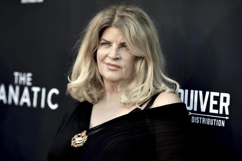 Muere la actriz Kirstie Alley, de la trilogía 'Mira Quién Habla' y la serie 'Cheers', a los 71 años, tras breve batalla contra el cáncer.