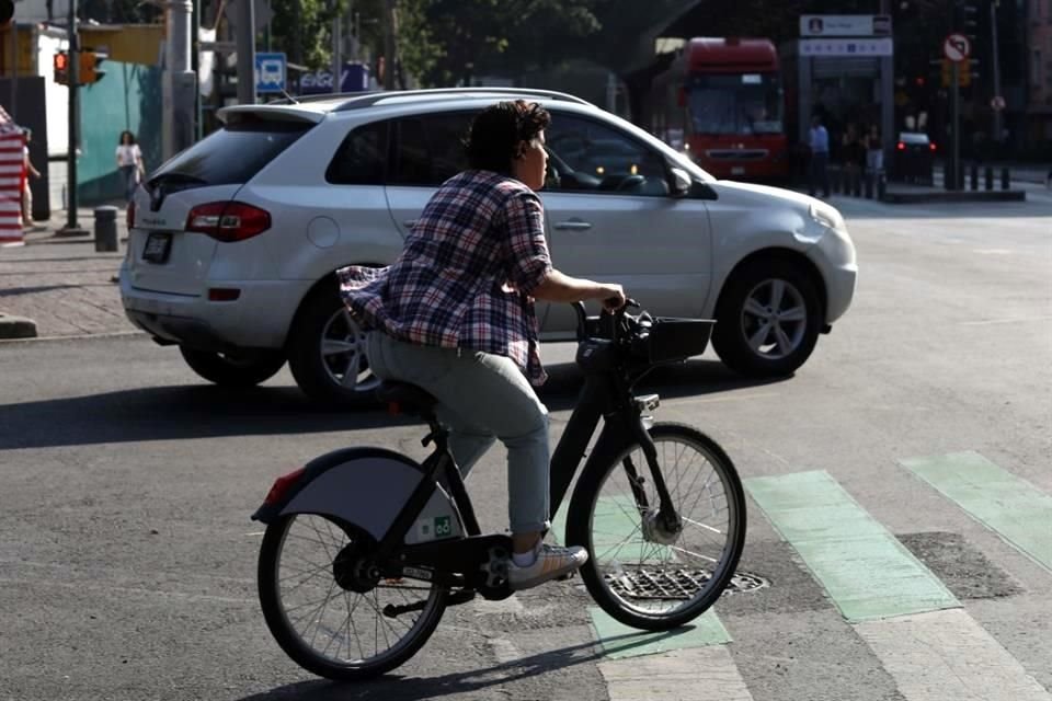 Activistas coincidieron en que la falta de vías seguras, cruces con señalización, semaforización y armonizar normativas están causando muertes en las calles, sobre todo de personas peatones y ciclistas. 