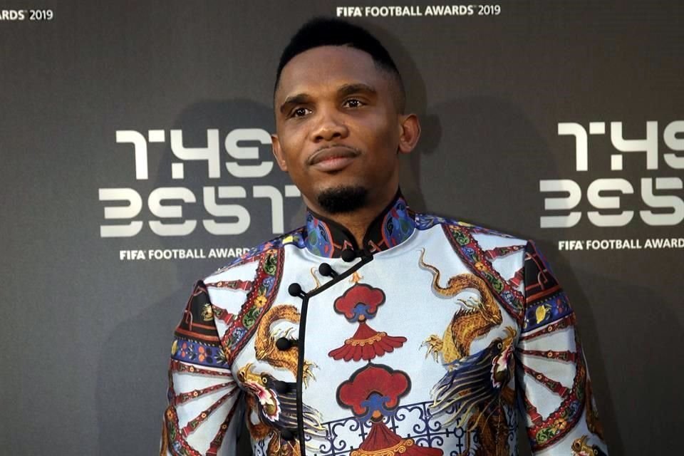 Samuel Eto'o agredió físicamente a un aficoinado que no dejaba de grabarlo a las fueras del Estadio 974, en Qatar.