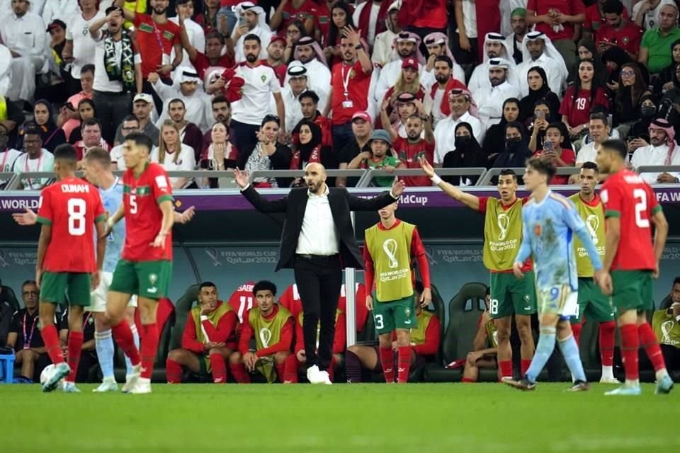 Walid Regragui ordenó muy bien a su equipo y le complicó el partido a los españoles.