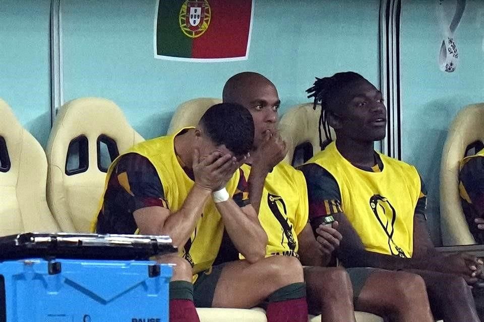 Cristiano Ronaldo en la banca en el partido de ayer ante Suiza.