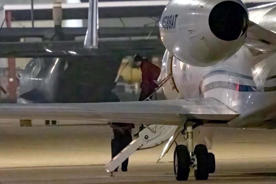 Brittney Griner aterrizó en una base aérea cerca de San Antonio.