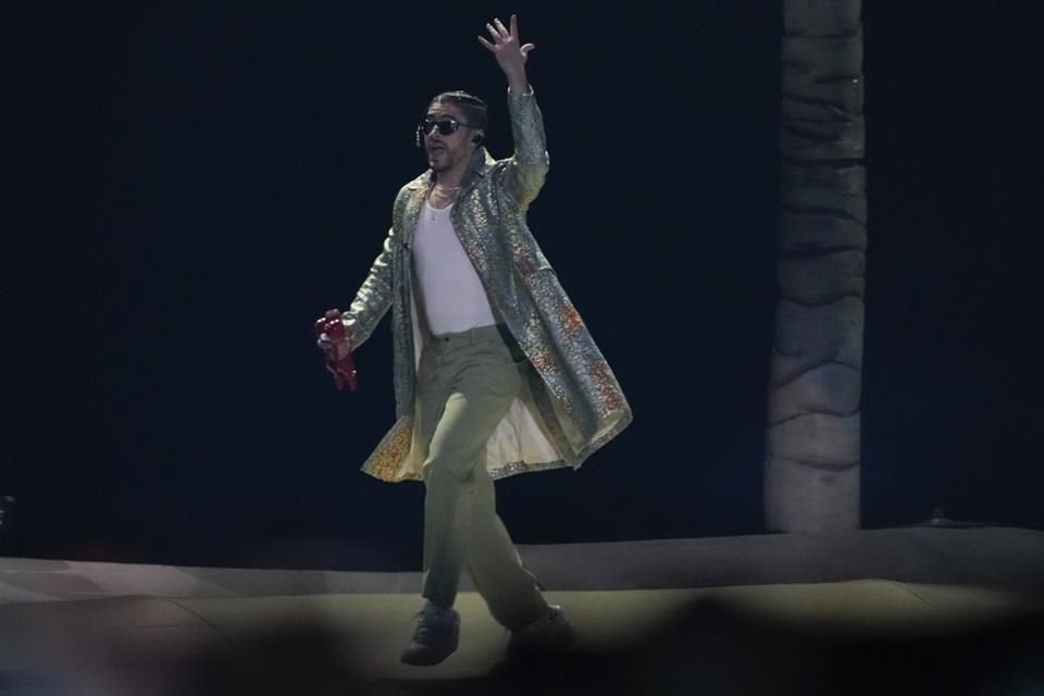 Bad Bunny hizo vibrar a 85 mil fans en el Azteca aunque el evento se haya retrasado hora y media, y cientos fueran defraudados.