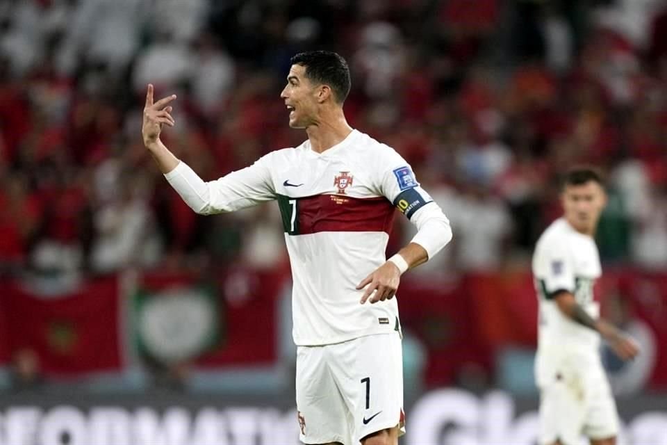 CR7 sumó un nuevo récord en su carrera al jugar su partido 196 con Portugal e igualar el récord mundial de partidos internacionales de selecciones que tenía el kuwaití Bader al-Mutawa.